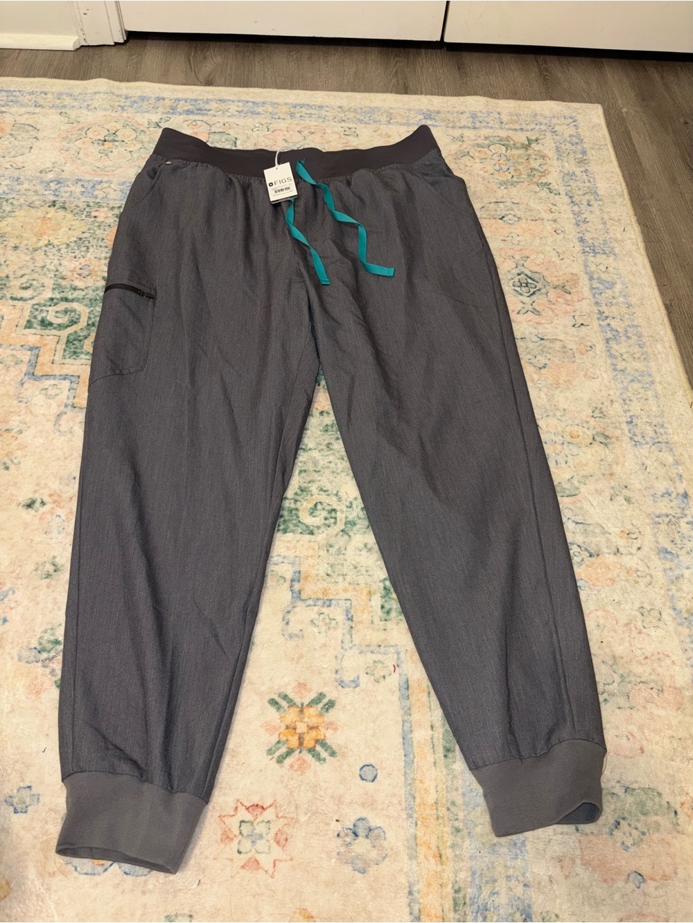FIGS women’s Gray Scrub Pants - Drawstring Waist NWT - Picture 2 of 5